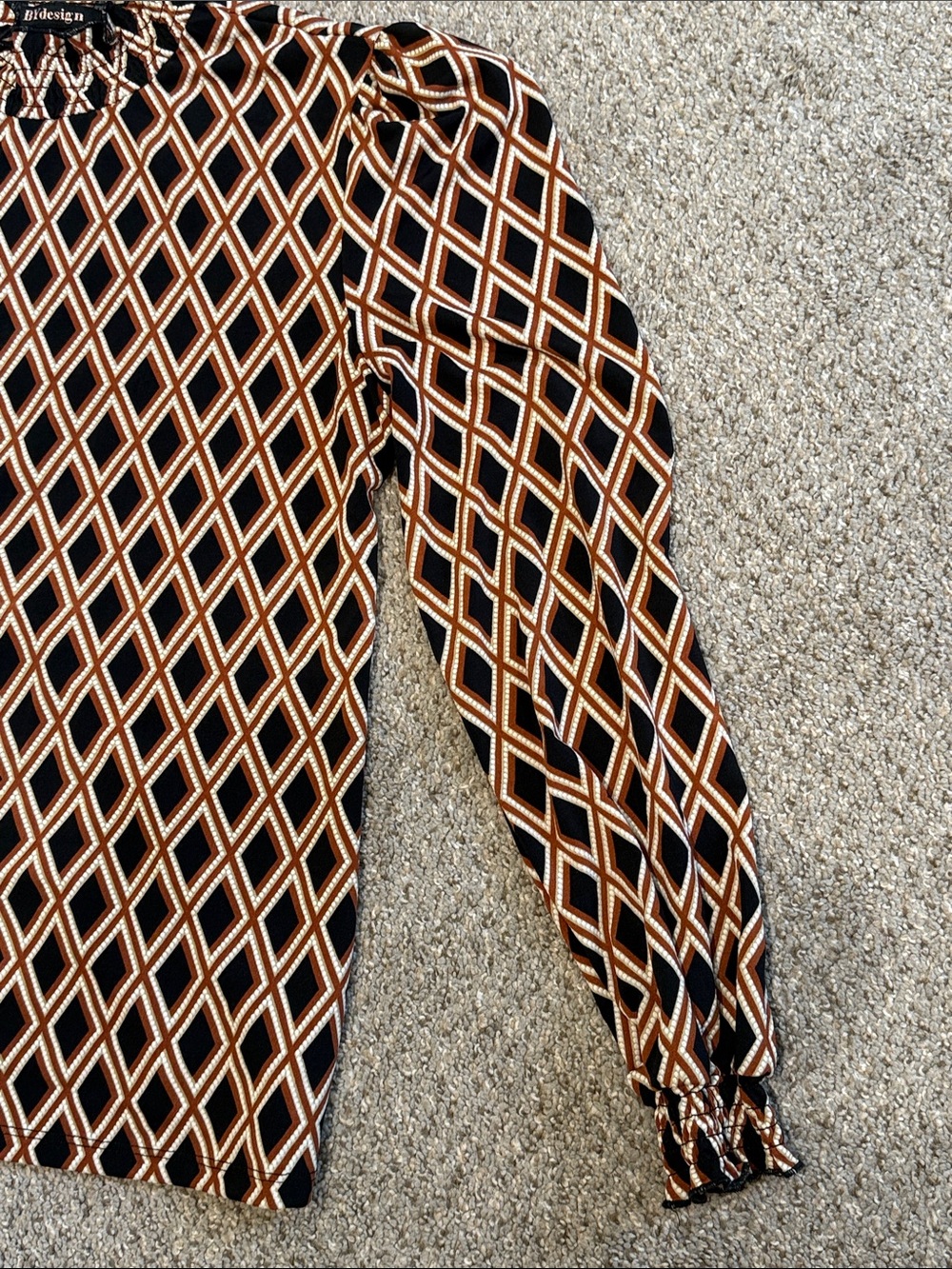 Diamond-Patterned Top - Picture 3 of 10